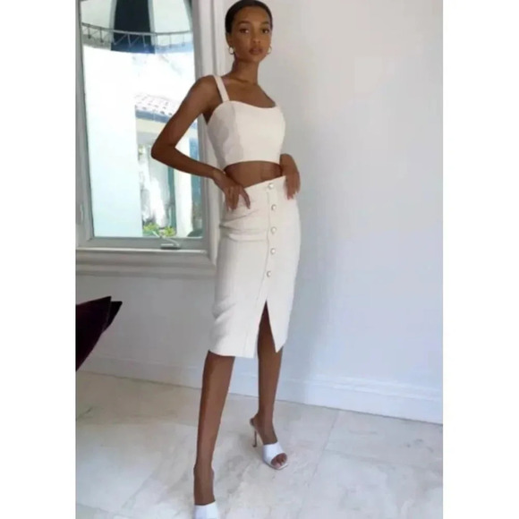 Aritzia Babaton NWT Giselle Times Ivory Tweed Fitted Cropped Bustier Top Size 10 - Picture 2 of 13